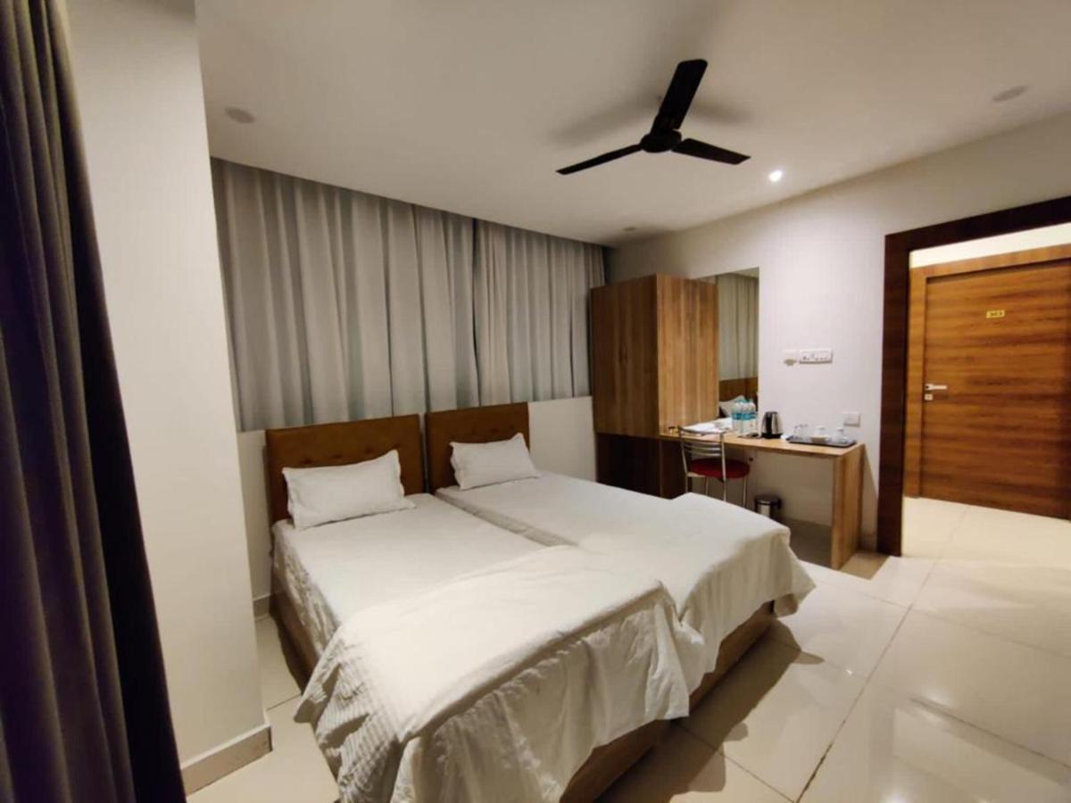 Hotel Hibiscus Tree- Bachupally 하이데라바드 외부 사진