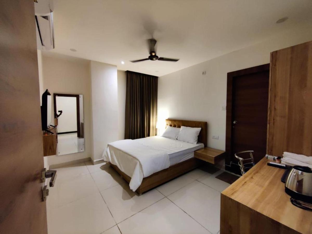 Hotel Hibiscus Tree- Bachupally 하이데라바드 외부 사진
