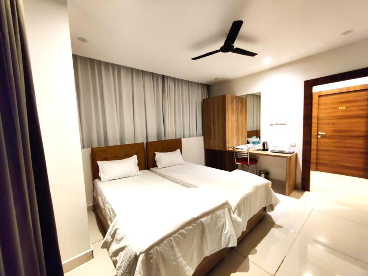 Hotel Hibiscus Tree- Bachupally 하이데라바드 외부 사진